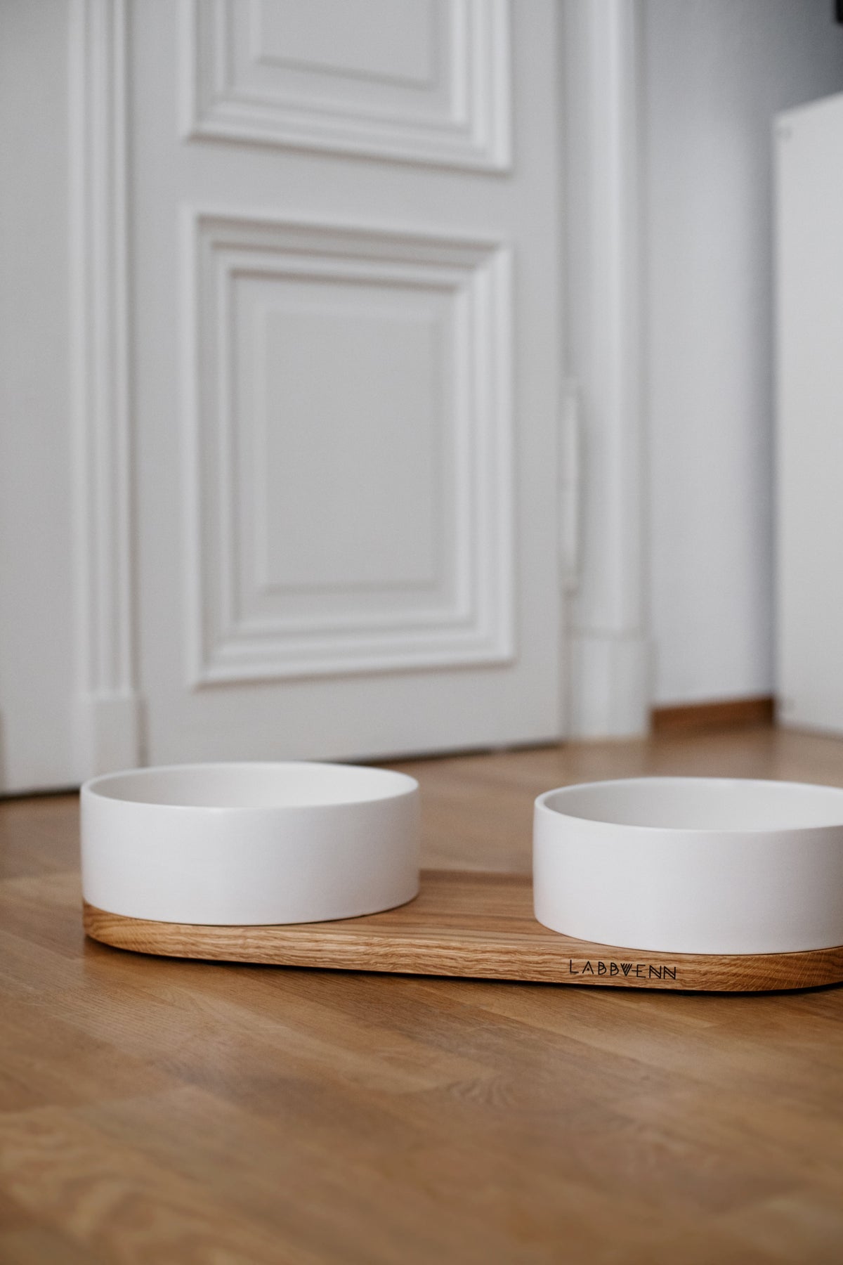 Buffet double VUKU, détail du socle en chêne
