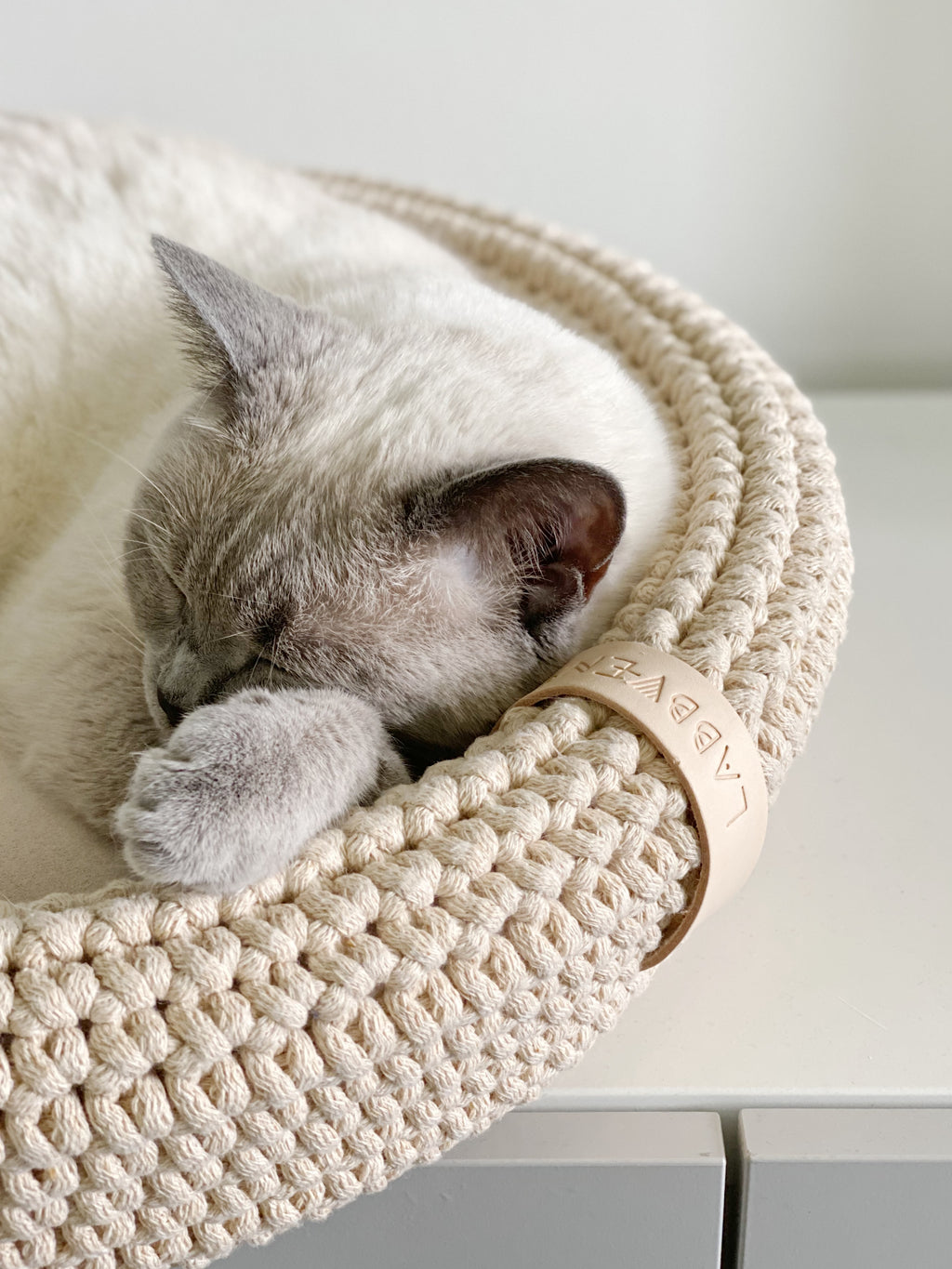 Labbvenn COCO & FÖRA — Le panier pour chat et son plaid