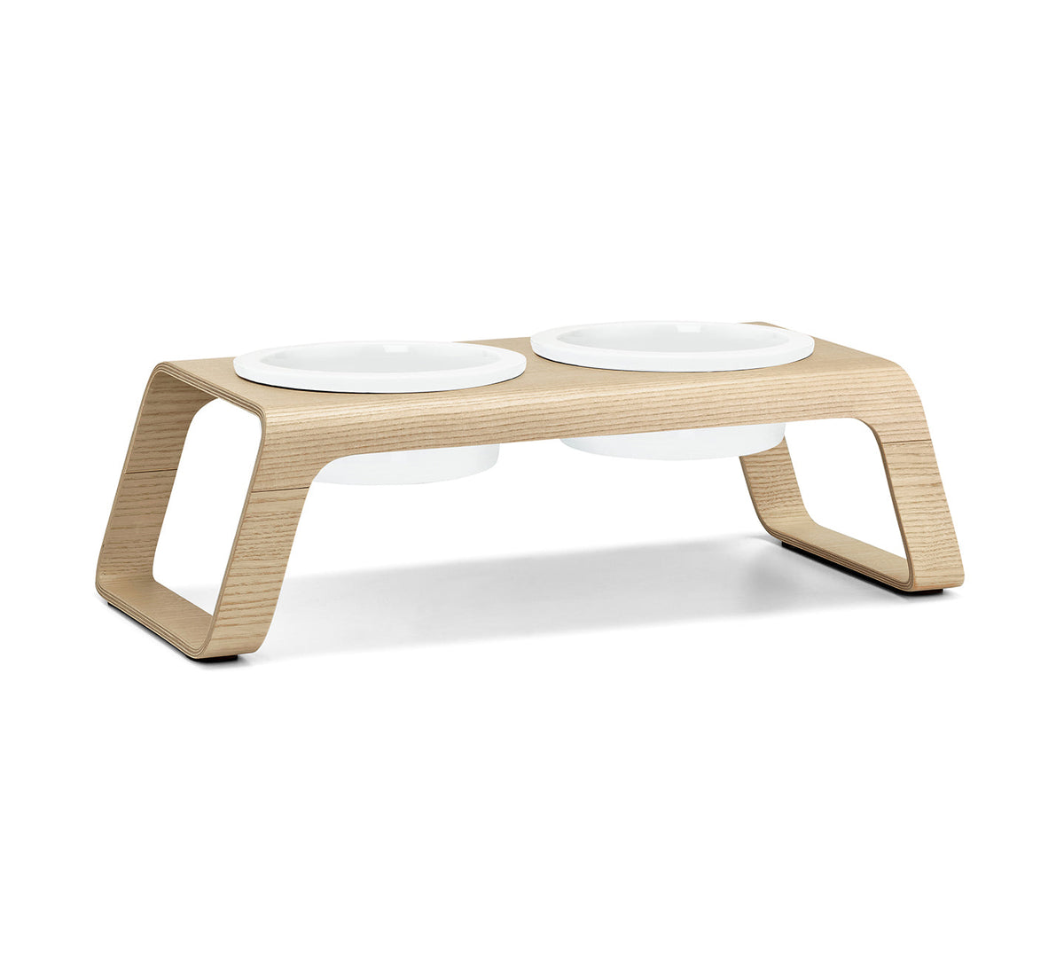 Mangeoire MiaCara Desco pour chien, finition Frêne naturel, bols en porcelaine, taille M. © MiaCara